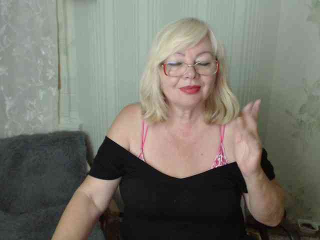 EvelynLoveShy webcam