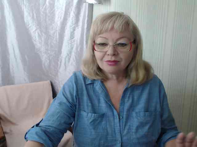EvelynLoveShy webcam