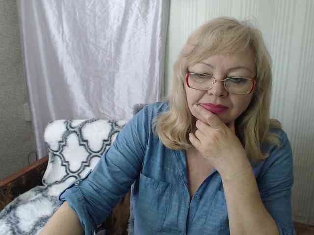 EvelynLoveShy webcam