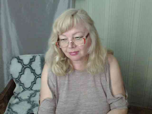 EvelynLoveShy webcam