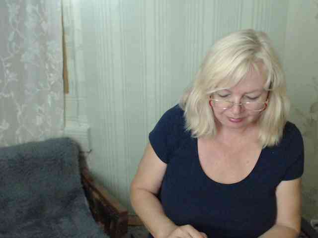 EvelynLoveShy webcam