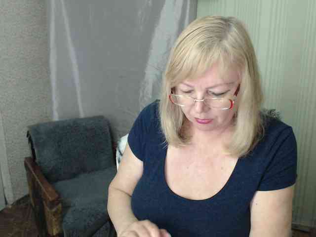 EvelynLoveShy webcam