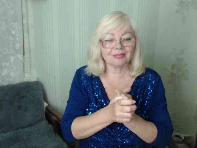 EvelynLoveShy webcam