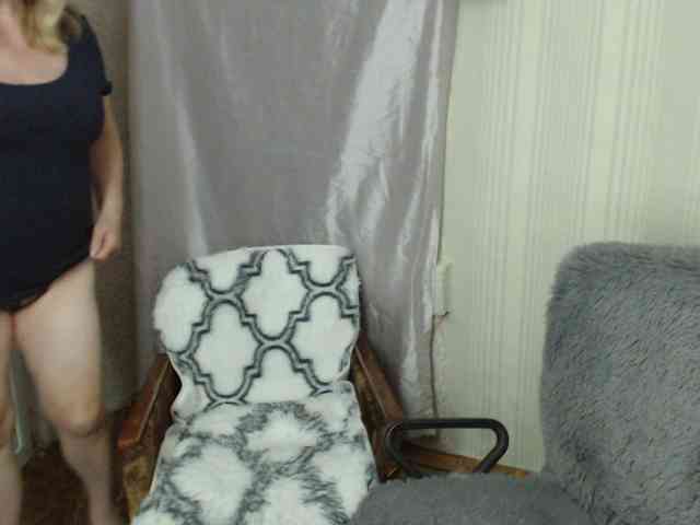 EvelynLoveShy webcam