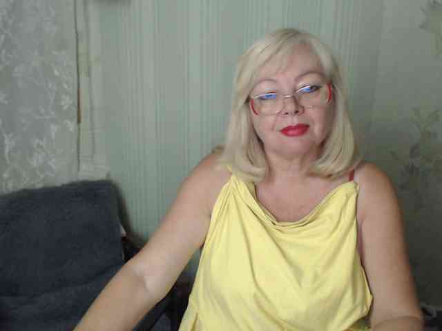 EvelynLoveShy webcam
