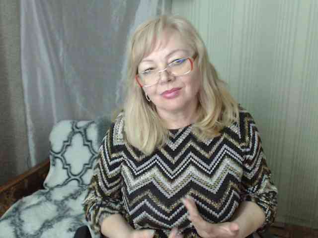 EvelynLoveShy webcam