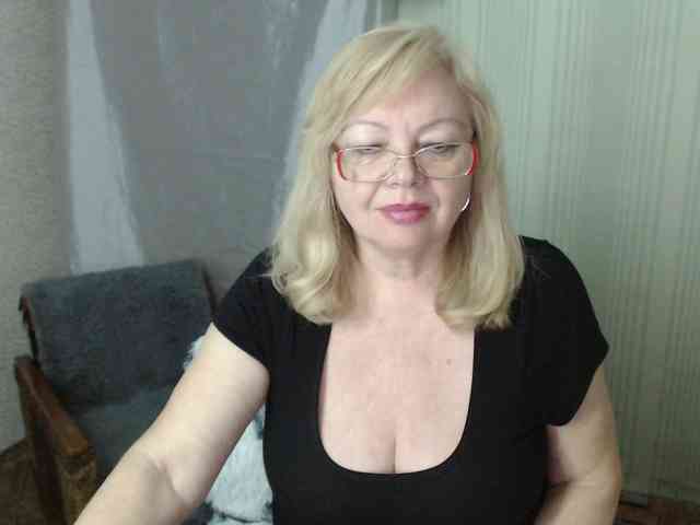 EvelynLoveShy webcam