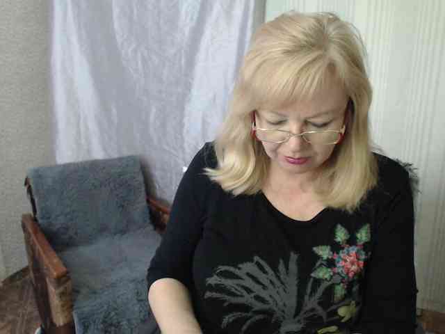 EvelynLoveShy webcam