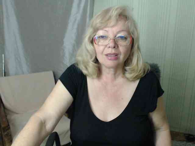 EvelynLoveShy webcam