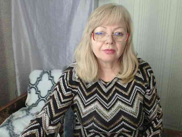 EvelynLoveShy webcam