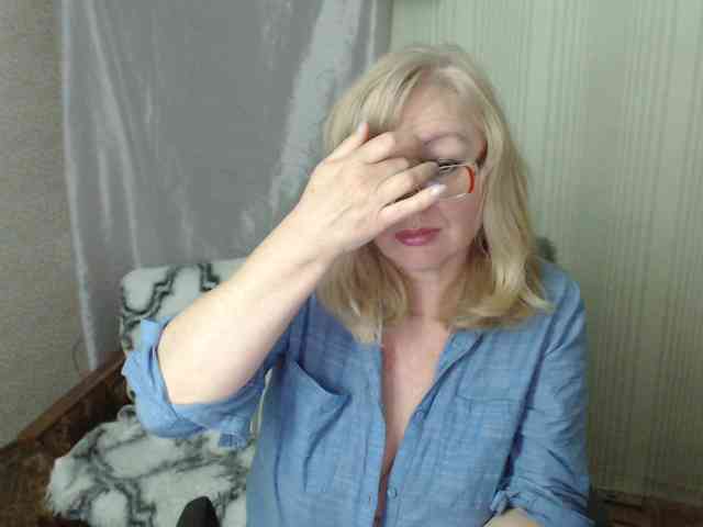 EvelynLoveShy webcam