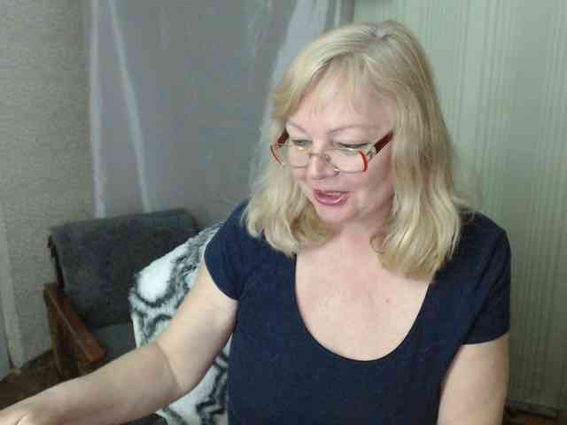 EvelynLoveShy webcam