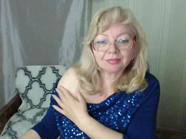 EvelynLoveShy webcam