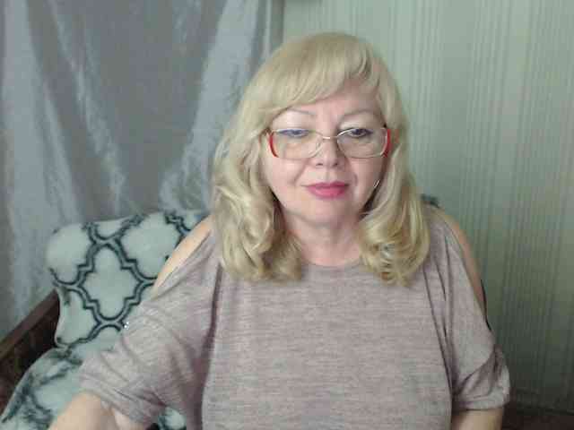 EvelynLoveShy webcam