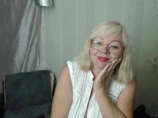EvelynLoveShy webcam