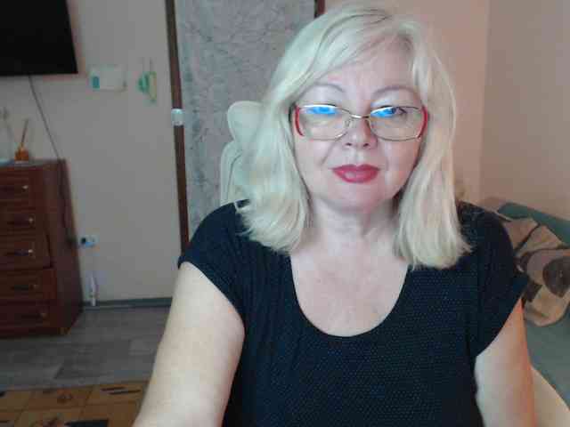 EvelynLoveShy webcam