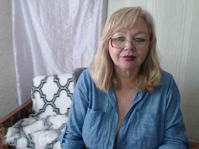 EvelynLoveShy webcam