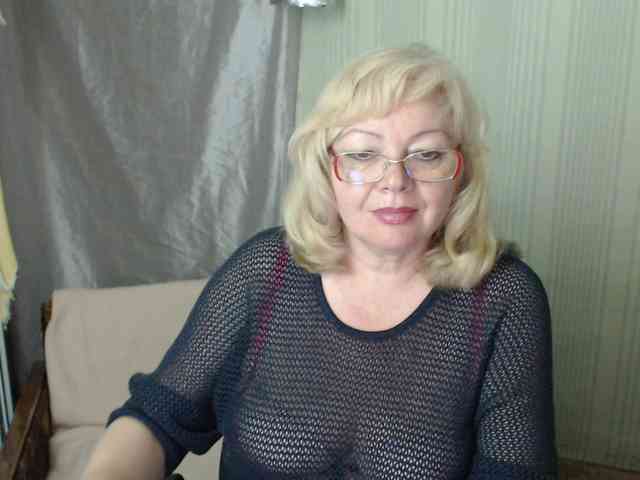EvelynLoveShy webcam