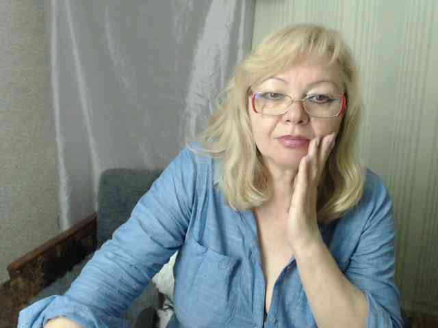 EvelynLoveShy webcam