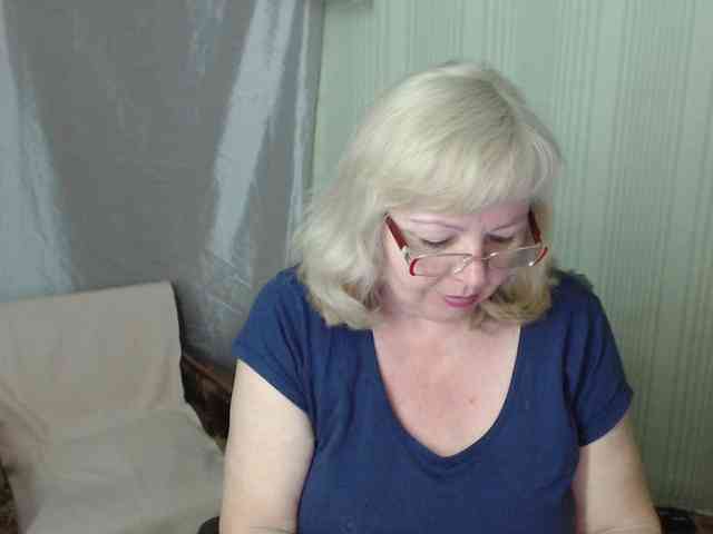 EvelynLoveShy webcam