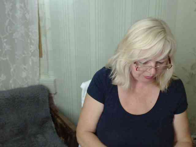 EvelynLoveShy webcam