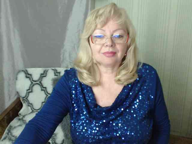EvelynLoveShy webcam