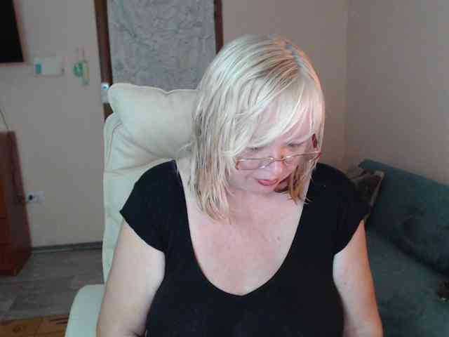 EvelynLoveShy webcam