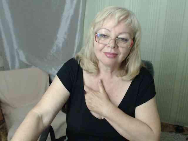 EvelynLoveShy webcam