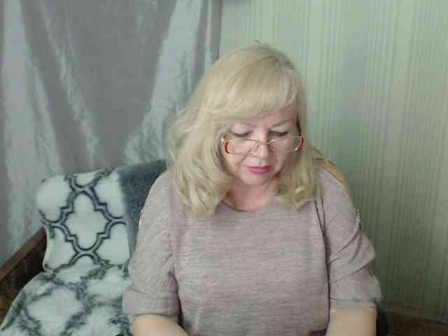 EvelynLoveShy webcam