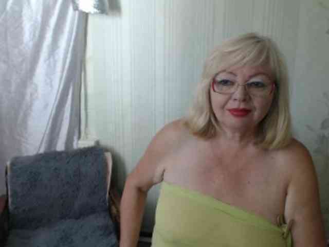 EvelynLoveShy webcam