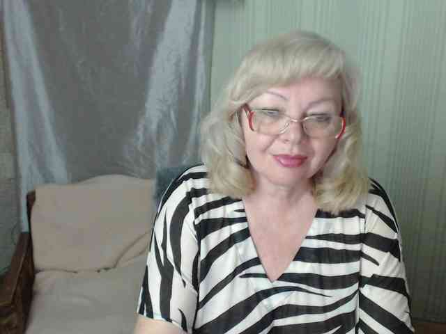 EvelynLoveShy webcam