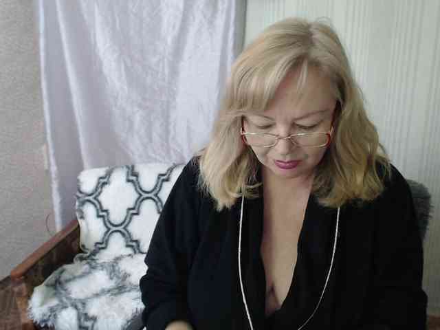 EvelynLoveShy webcam