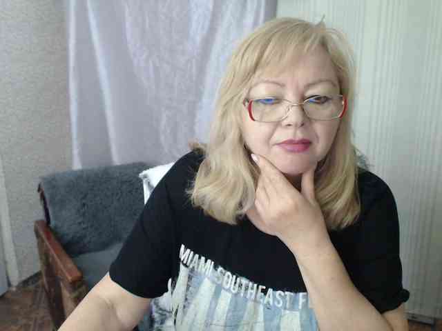 EvelynLoveShy webcam