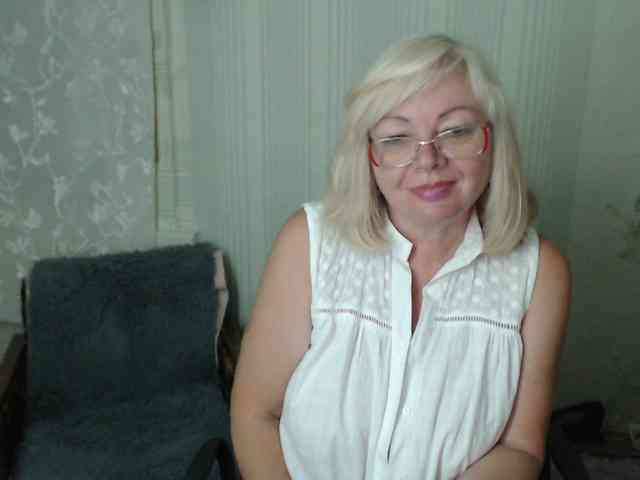 EvelynLoveShy webcam