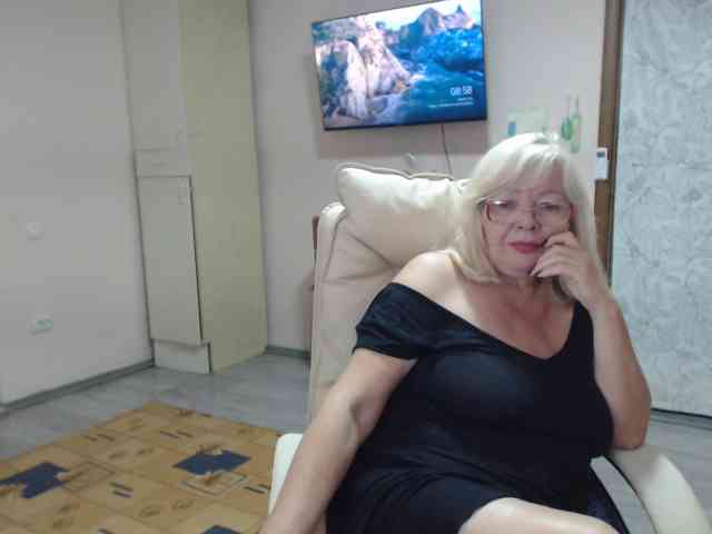 EvelynLoveShy webcam