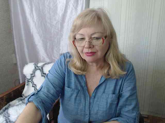 EvelynLoveShy webcam