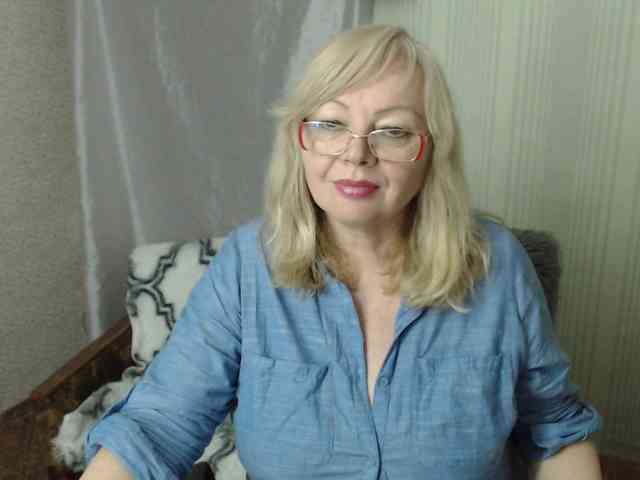 EvelynLoveShy webcam