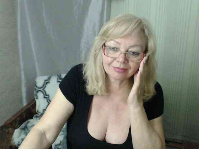 EvelynLoveShy webcam