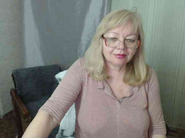 EvelynLoveShy webcam