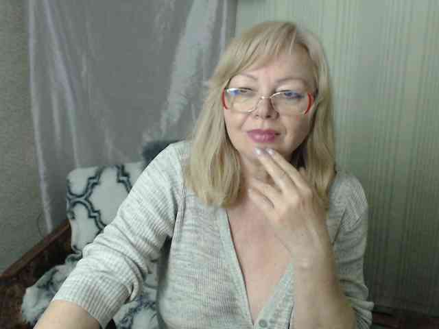 EvelynLoveShy webcam