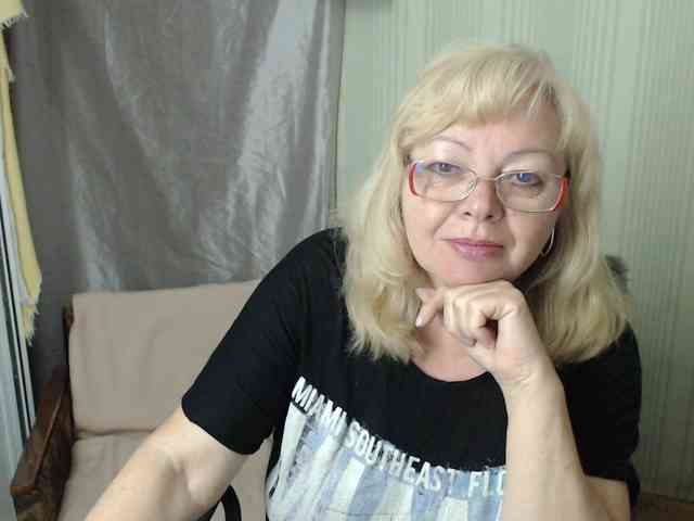 EvelynLoveShy webcam