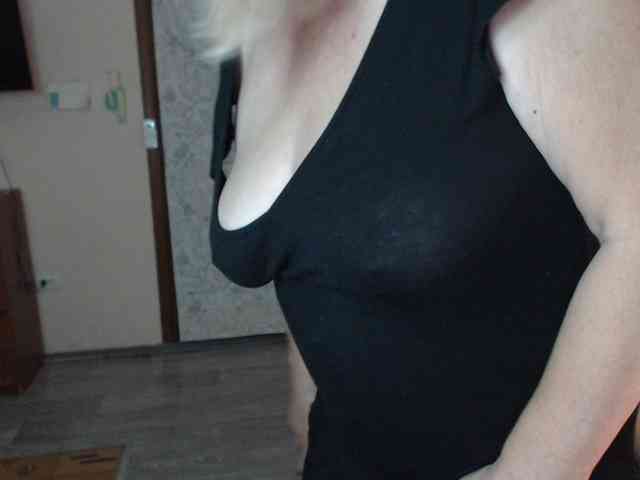 EvelynLoveShy webcam