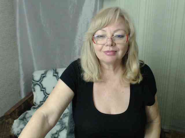 EvelynLoveShy webcam