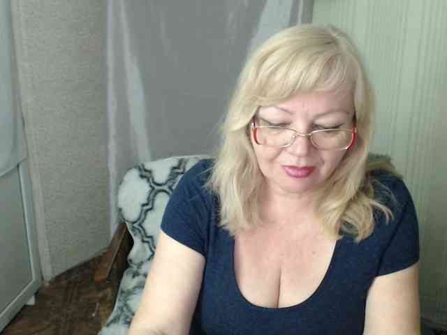 EvelynLoveShy webcam