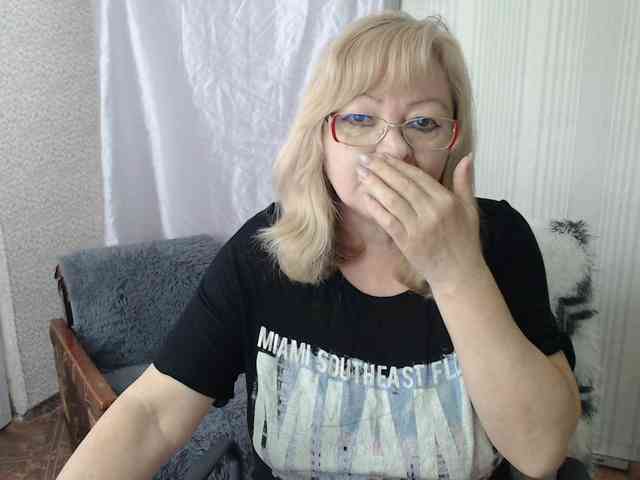 EvelynLoveShy webcam