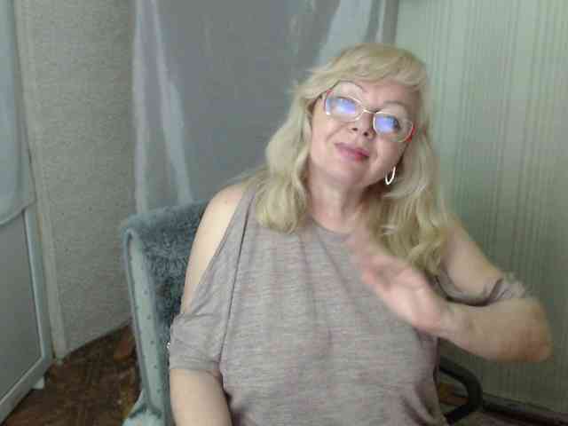 EvelynLoveShy webcam
