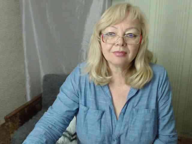 EvelynLoveShy webcam