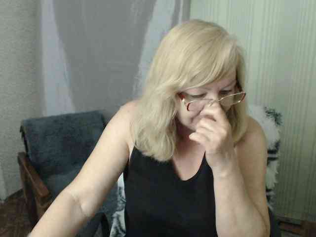 EvelynLoveShy webcam