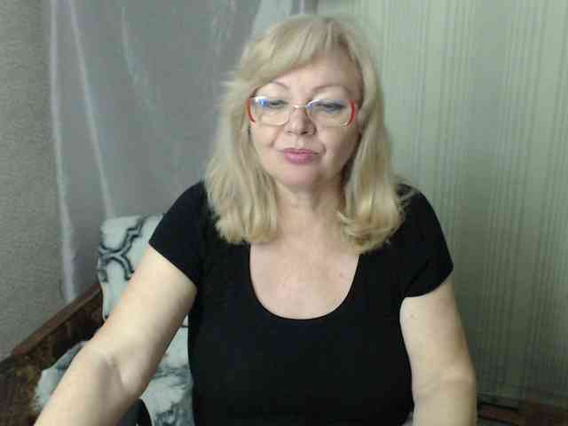 EvelynLoveShy webcam