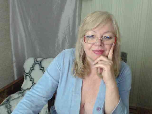 EvelynLoveShy webcam